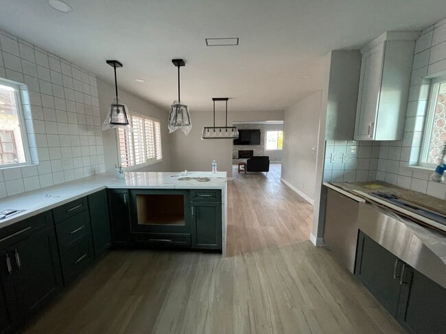 Photo - 1237 W 124th St