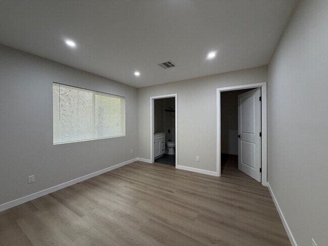 Photo - 11705 Woodley Ave