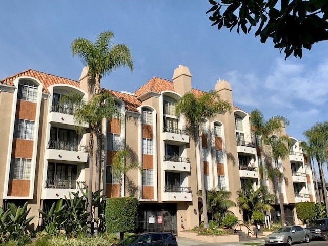 Building Photo - Castle Heights Apartments