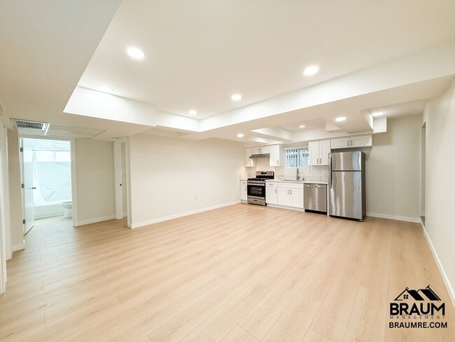 Photo - 15634 Leadwell St Unit 15