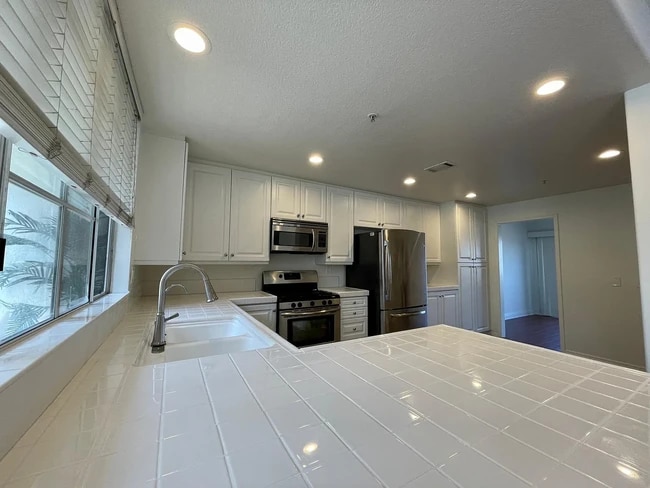 Photo - 5405 Marine Ave