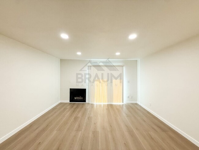 Building Photo - 14257 Friar St