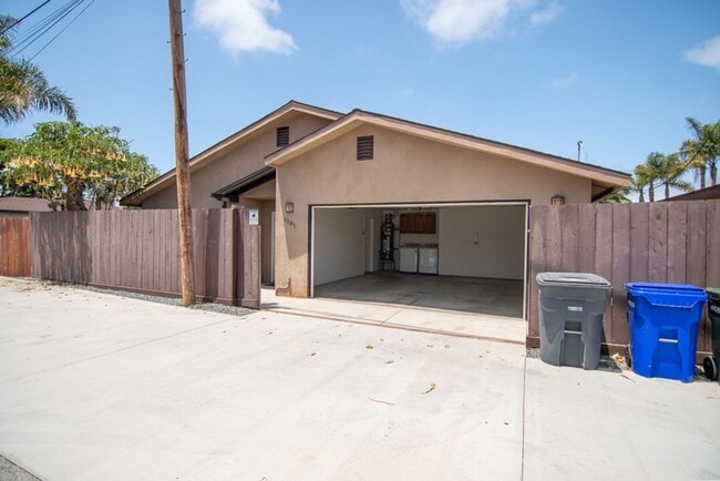 Photo - Large 3bd/2ba Detached House with Garage and AC!