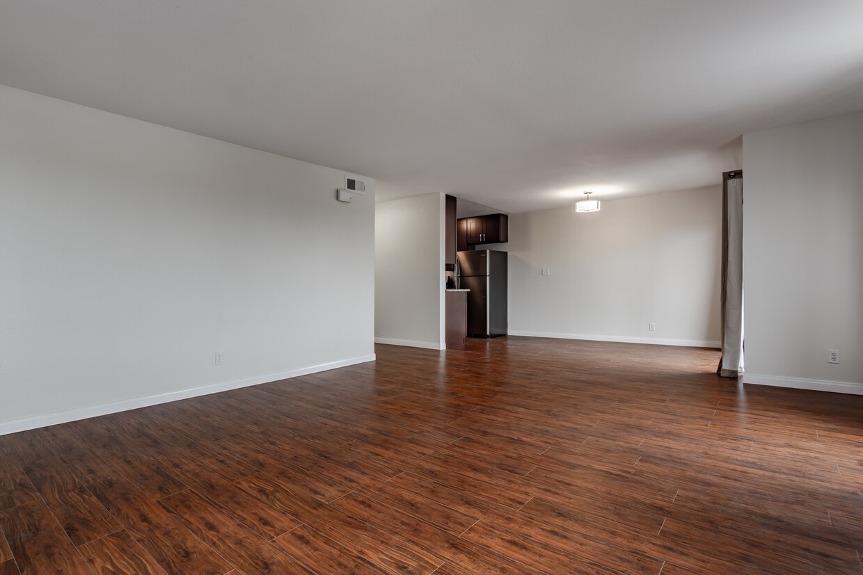 3D Tour - 215 N Mariposa Ave Apartments