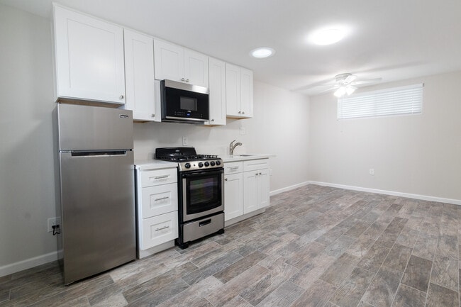 Photo - 582 Douglas St Unit Downstairs