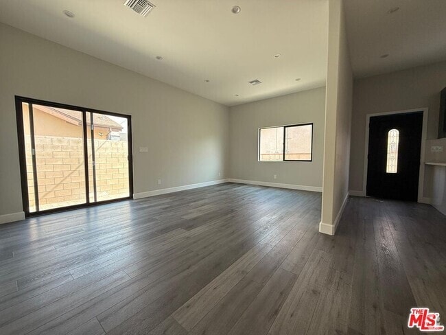 Building Photo - 6224 Bakman Ave Rental