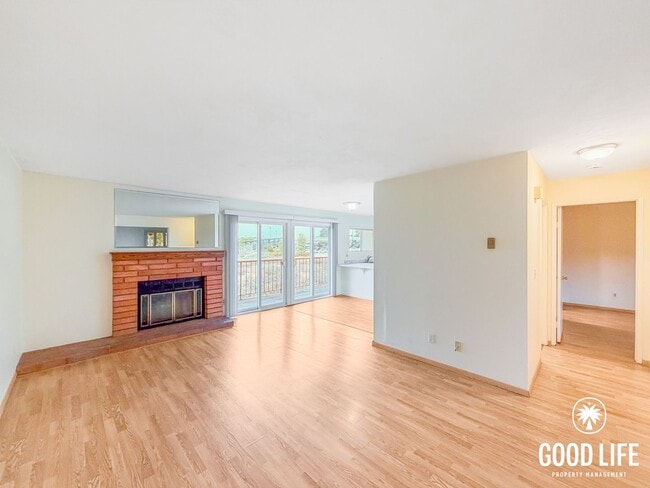 Building Photo - 2BD/1BA Condo in Clairemont with Balcony, In-Unit Laundry & Reserved Parking