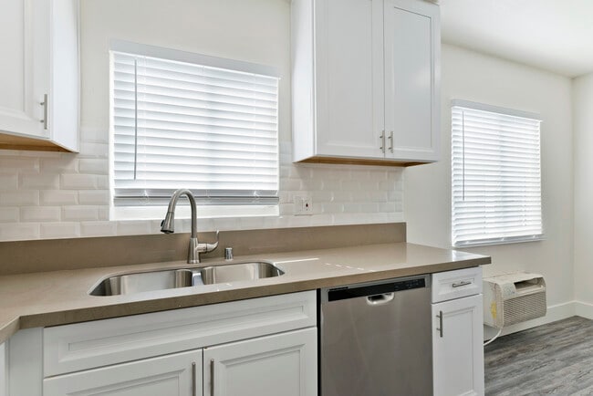 Aurora Vista Apartments - Aurora Vista Apartments