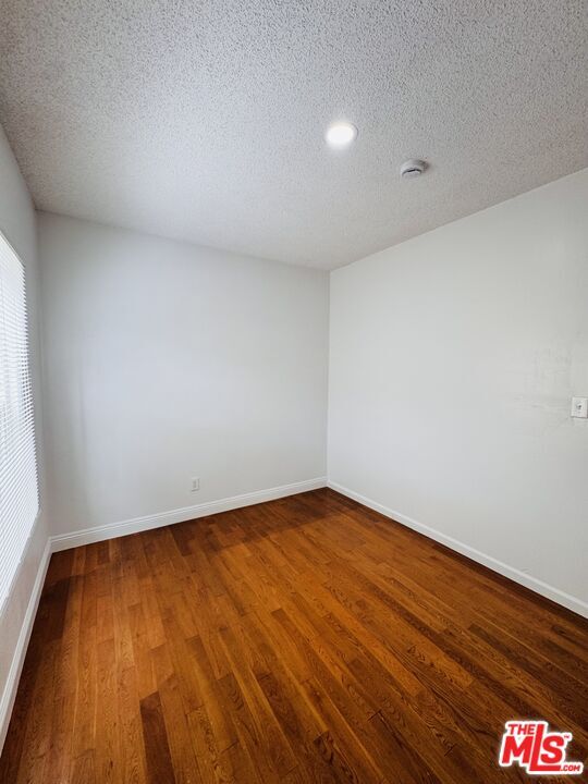 Photo - 417 W 52nd Pl