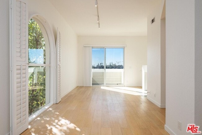 Photo - 1653 Micheltorena St Unit 1