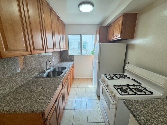 Photo - 555 N Ardmore Ave Unit 3