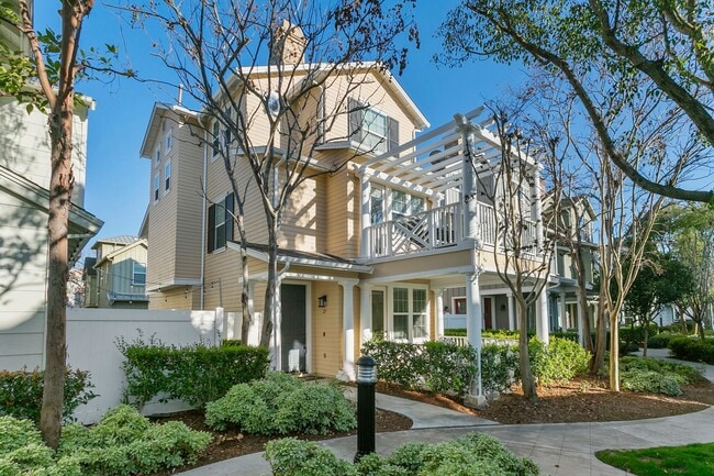 Building Photo - Tri-level Home in Ladera Ranch, now available!