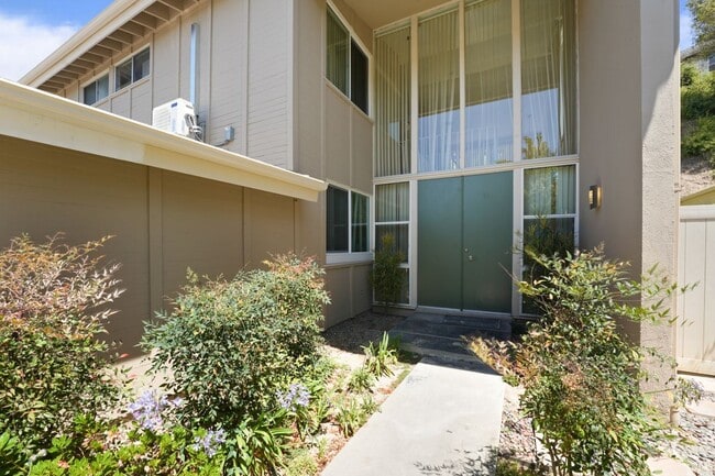Building Photo - 4120 Del Mar Ave