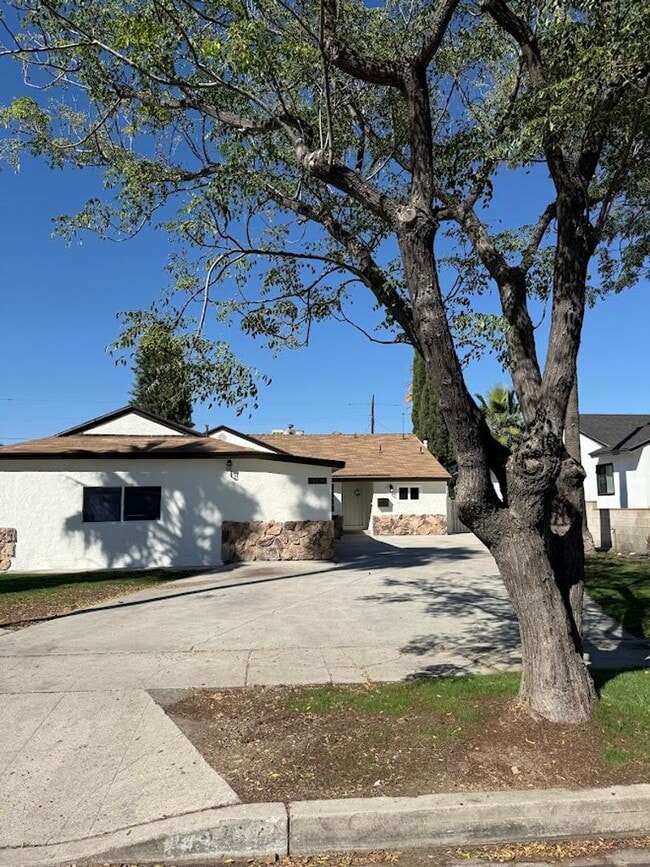 Beautiful 4 Bedroom, 2 Bathroom Arleta Hom... - Beautiful 4 Bedroom, 2 Bathroom Arleta Hom... House