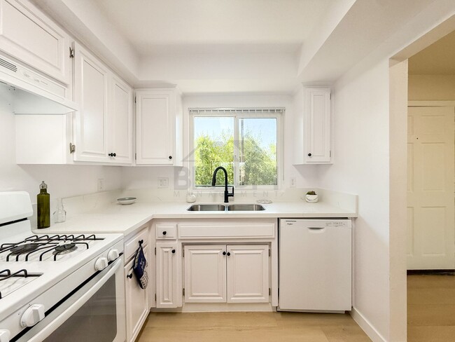 Photo - 11839 Burbank Blvd Unit 9