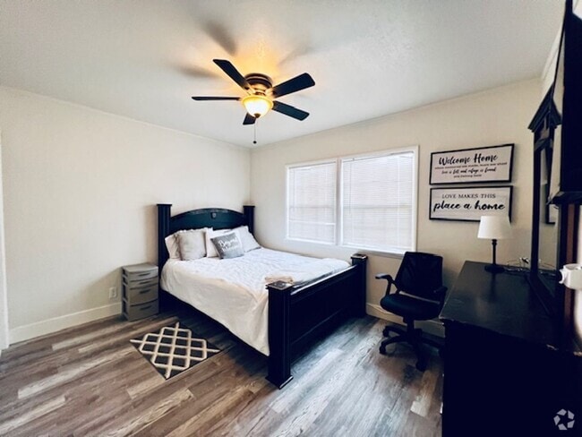 Building Photo - Ready for move in single family home,  2 b...