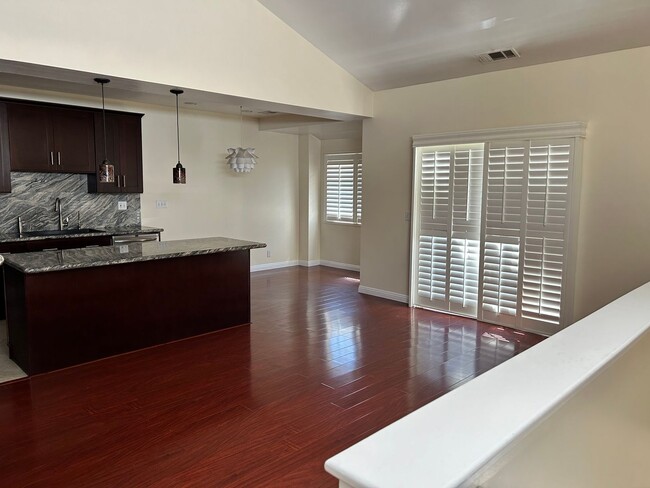 Building Photo - 2b2b- Private freshly painted Torrance condominium ready for immediate occupancy. Unit 120