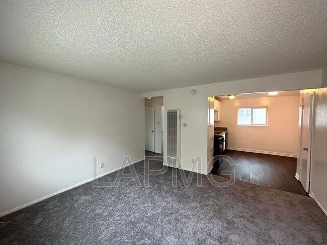 Building Photo - 169 W 42nd St