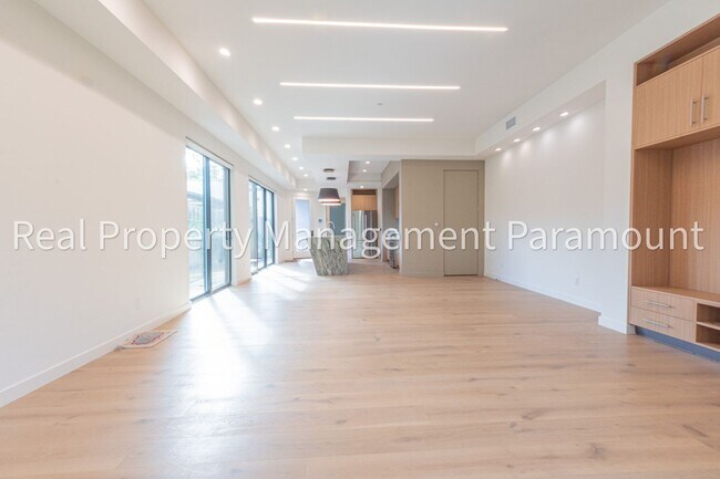 Photo - 1542 N Hoover St Unit 1542