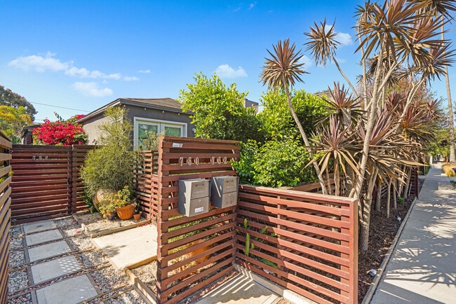 Building Photo - 750 Vernon Ave