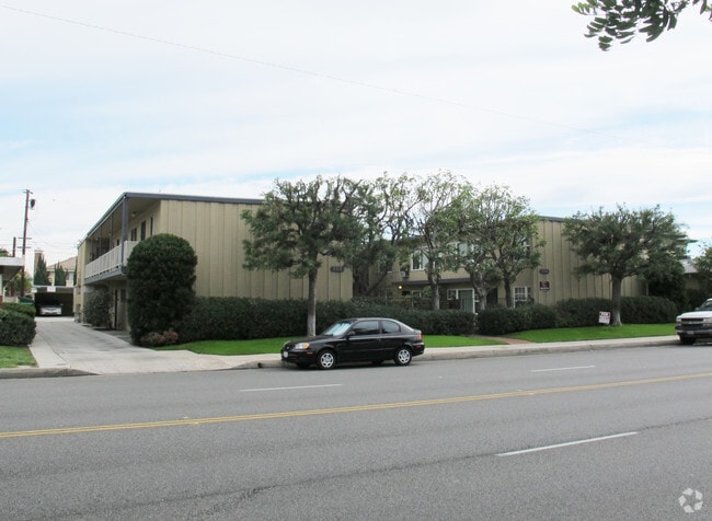 Photo - 722-724 Sunset Blvd