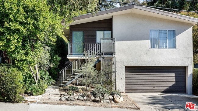 Photo - 1710 Redcliff St