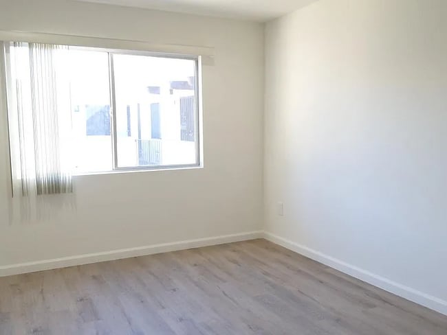 Photo - 12928 Moorpark St Unit 3