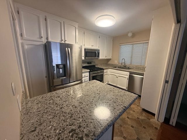 Building Photo - 706 E Avenue, Middle Unit