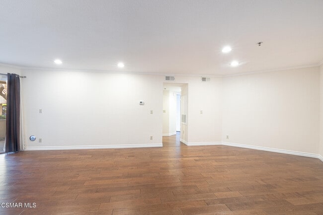 Photo - 5744 Oak Bend Ln