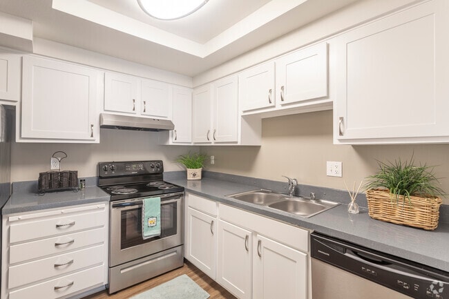 1 BR, 1 BA - 754 SF - Mesa Village Apartments