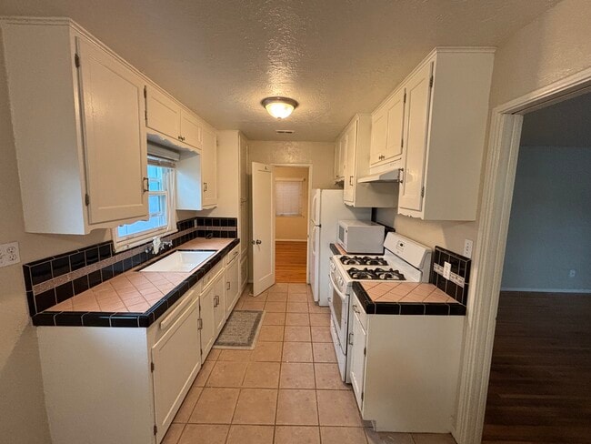 Photo - 2632 A St Unit 2632 A St