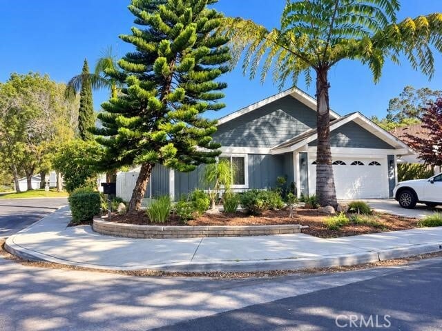 Building Photo - 6 Banyan Tree Ln