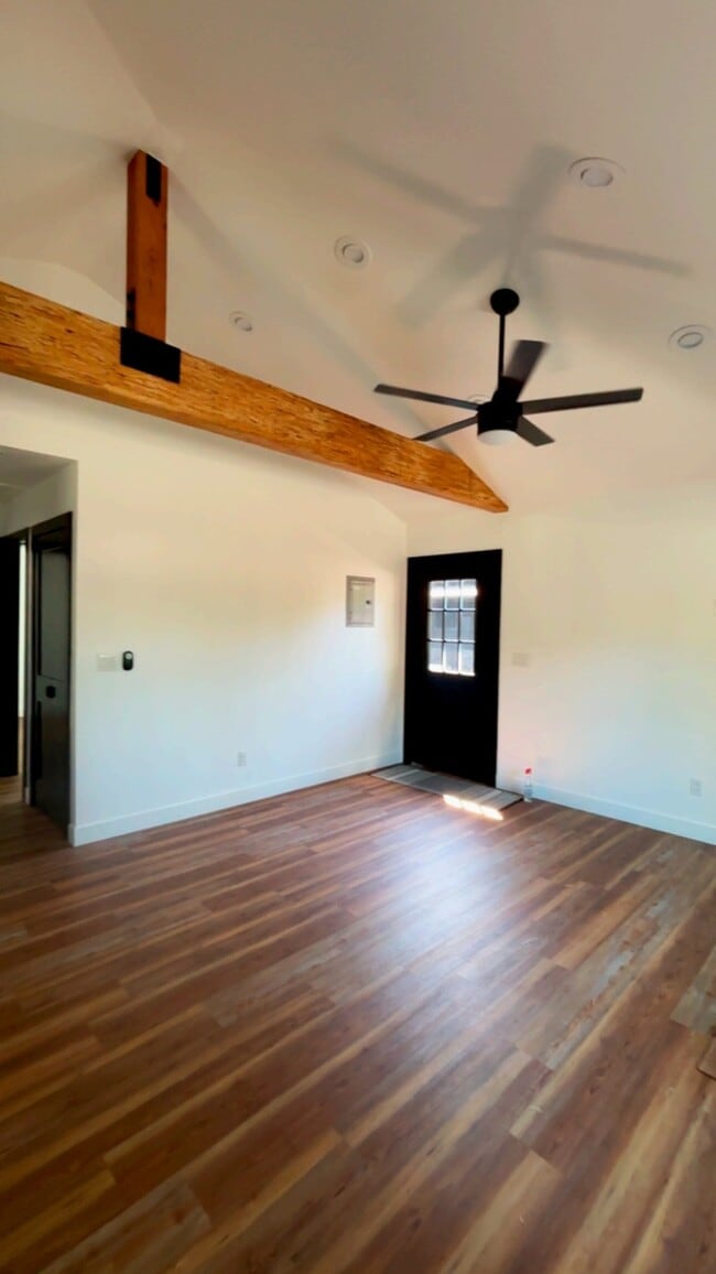 Photo - 2425 N Bush St Unit 2
