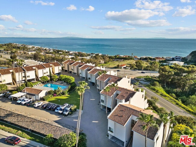 Building Photo - 23924 De Ville Way Unit D