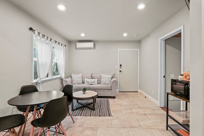 Living room area - 610 E Fairview Blvd Unit 610