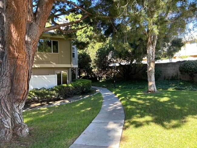 Building Photo - 3 Bedroom + 2.5 Bathroom Condo | Ralston Village Community | Ventura | Unfurnished