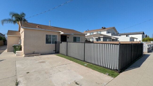 Building Photo - 1610-1614 W 205th St Unit 1614 Rental