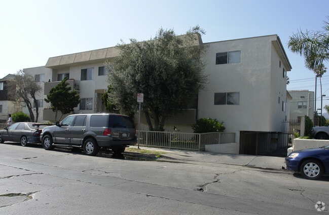 Building Photo - 5427 Romaine St