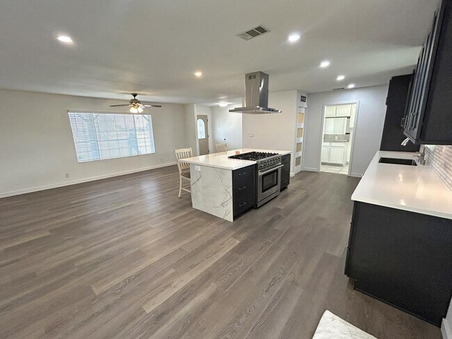 Photo - 16101 Ash St