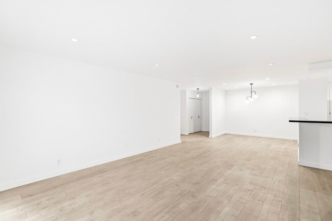 Photo - 642 N West Knoll Dr. Apartments