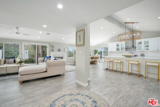 Building Photo - 5812 Comanche Ave Rental