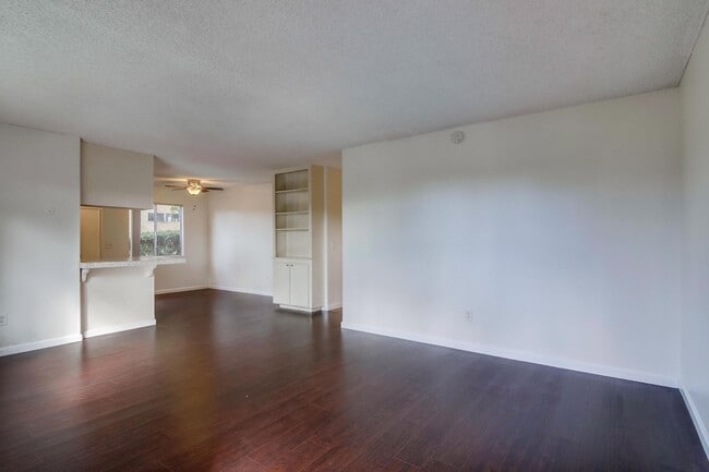 3 Bed/ 2 Bath Clairemont Mesa - 3 Bed/ 2 Bath Clairemont Mesa Apartment Unit 6120