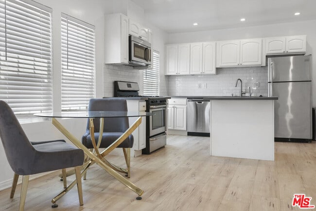 Photo - 933 N Fairfax Ave Apartment Unit 1