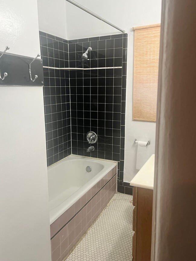 Photo - Charming 1-bedroom/1-bathroom unit