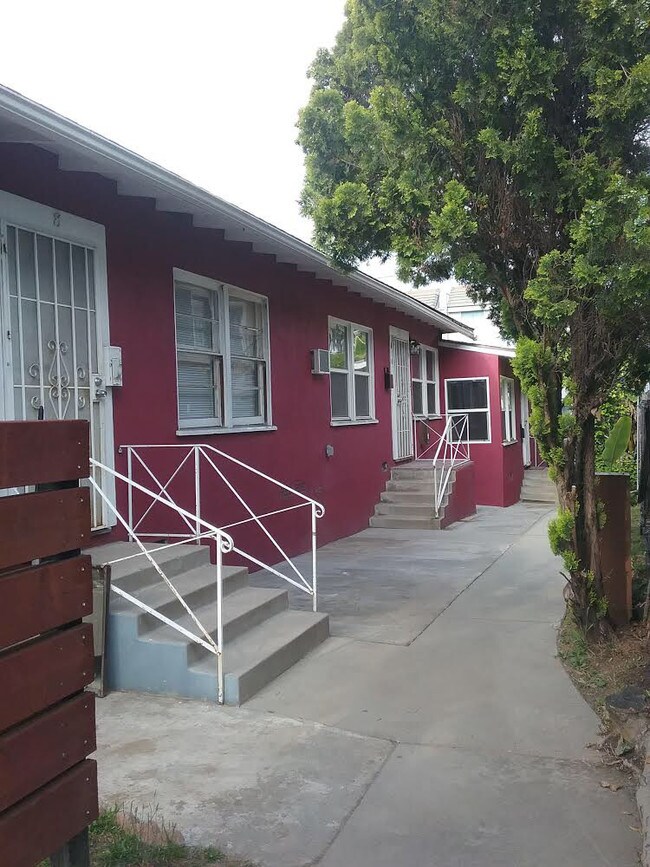 Walkway - 610 Fremont Ave Unit B