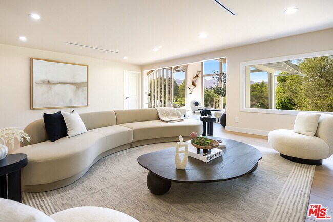 Photo - 9425 Gierson Ave