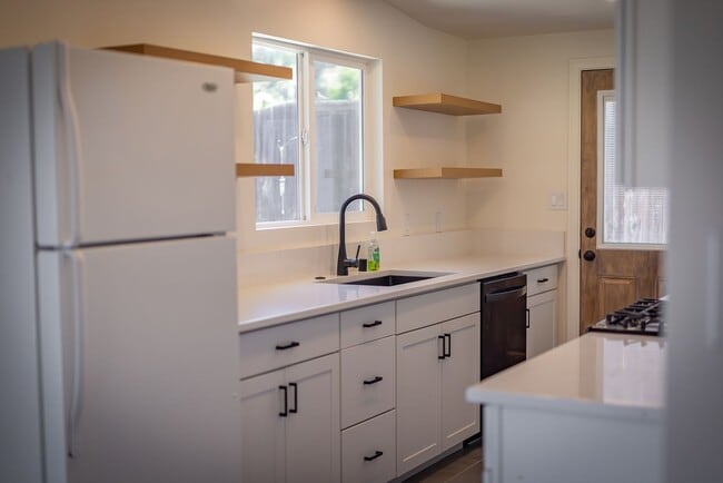 Photo - Oak View Abode
