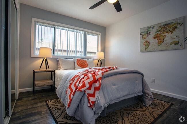 2BR, 1BA - Palm View Village Gardena