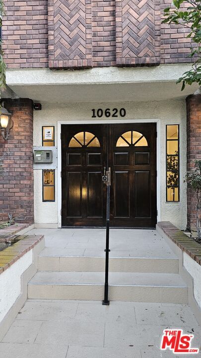 Photo - 10620 Eastborne Ave Unit 202