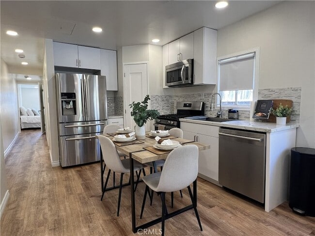 Photo - 1157 W 2nd St